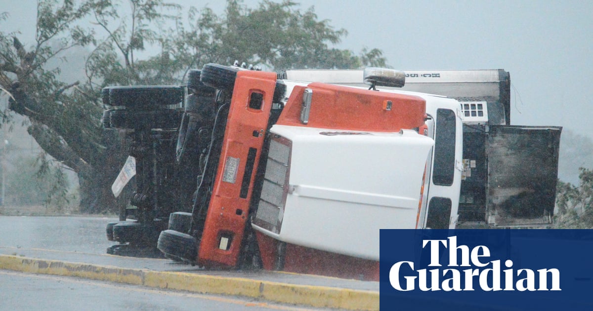 two-dead-after-hurricane-roslyn-hits-mexico-pacific-coast