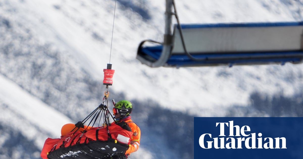 Lindsey Vonn airlifted to hospital after crashing out of Olympic downhill race