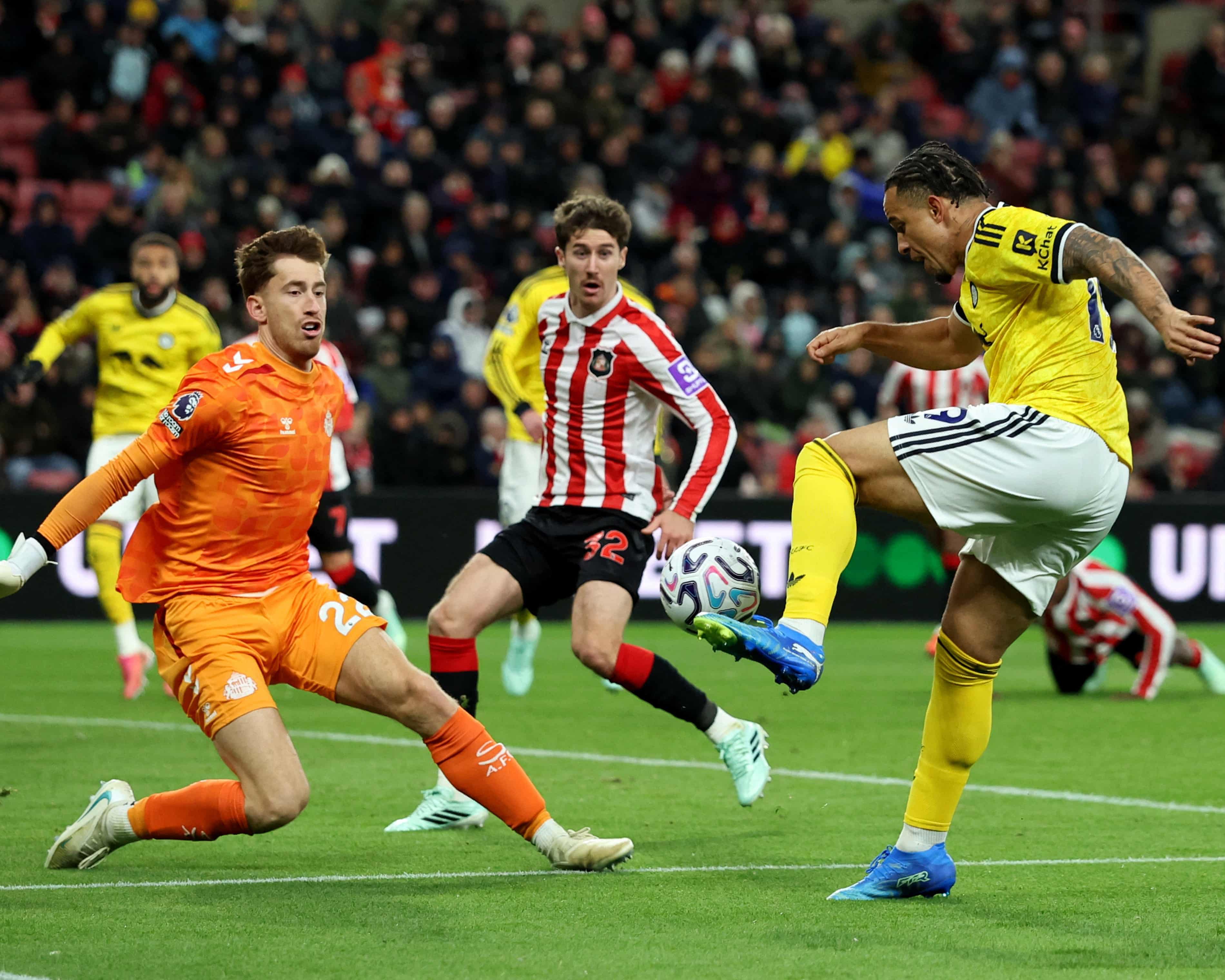 Photo: The Guardian Sunderland 0-0 Leeds: Storm Boelo affects draw