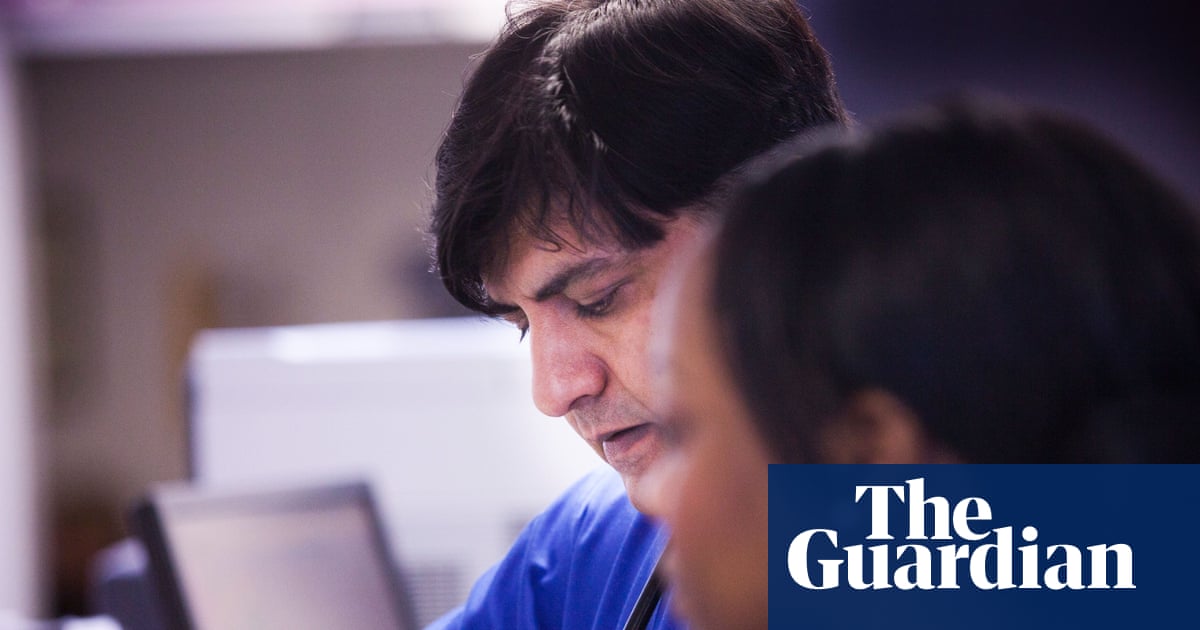 Foreign medics shunning NHS because of anti-migrant rhetoric, says top doctor