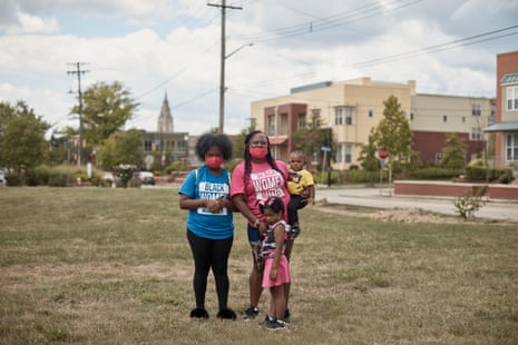 Pittsburgh, PA — Neisha Davis (pink) with her children Trinitee McCown (blue), Deniya Hall (camo) and Demitri Hall (yellow) in Pittsburgh, PA on Tuesday, August 18, 2020.
