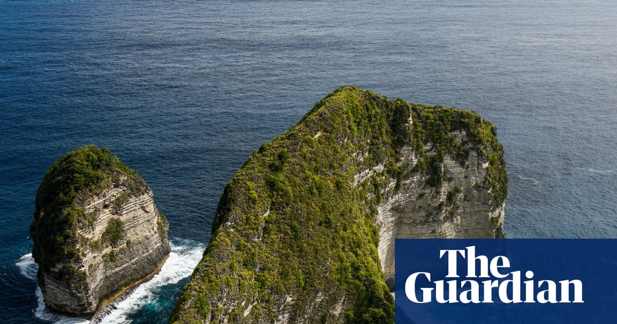 Queensland woman falls to her death at Bali cliff popular with tourists