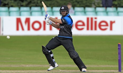 Ross Whiteley in action for Worcestershire.