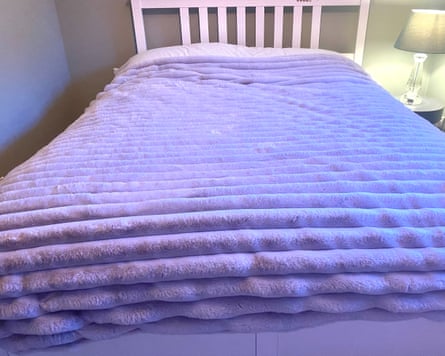 Duux overblanket Emily Peck