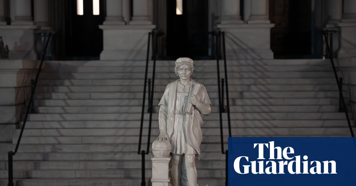 Trump erects statue of Christopher Columbus in White House grounds