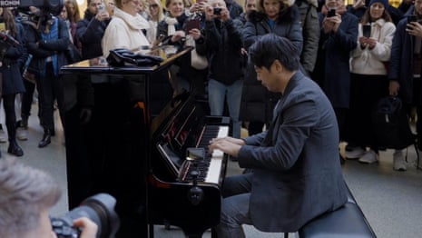 Piano sensation Lang Lang delights audience at St Pancras – video