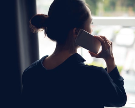 Rear view of woman talking on mobile phoneM1CXWM Rear view of woman talking on mobile phone