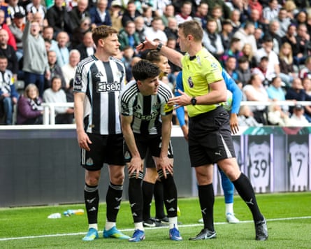 Tino Livramento goes off injured against Bournemouth at St James’ Park