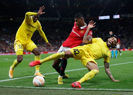 Manchester United's Marcus Rashford tussles with Sheriff Tiraspol's Moussa Kyabou and Renan Guedes.