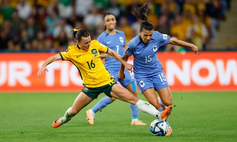 Hayley Raso tries to get the ball from Kenza Dali on the pitch.