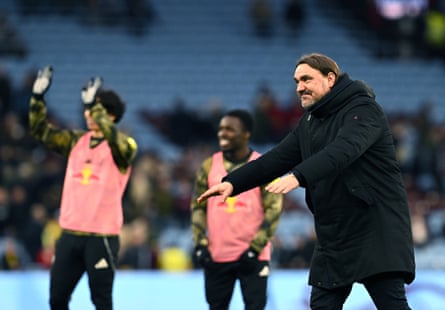 احتفال دانيال فارك بنقطة ليدز في أستون فيلا.