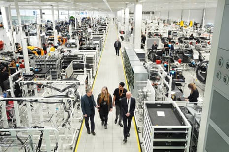 Keir Starmer (left) with apprentices Juliette Goodhugh (2nd from lef), Jay Sian (2nd from right) and Pat McFadden at McLaren Automotive in Woking, Surrey.