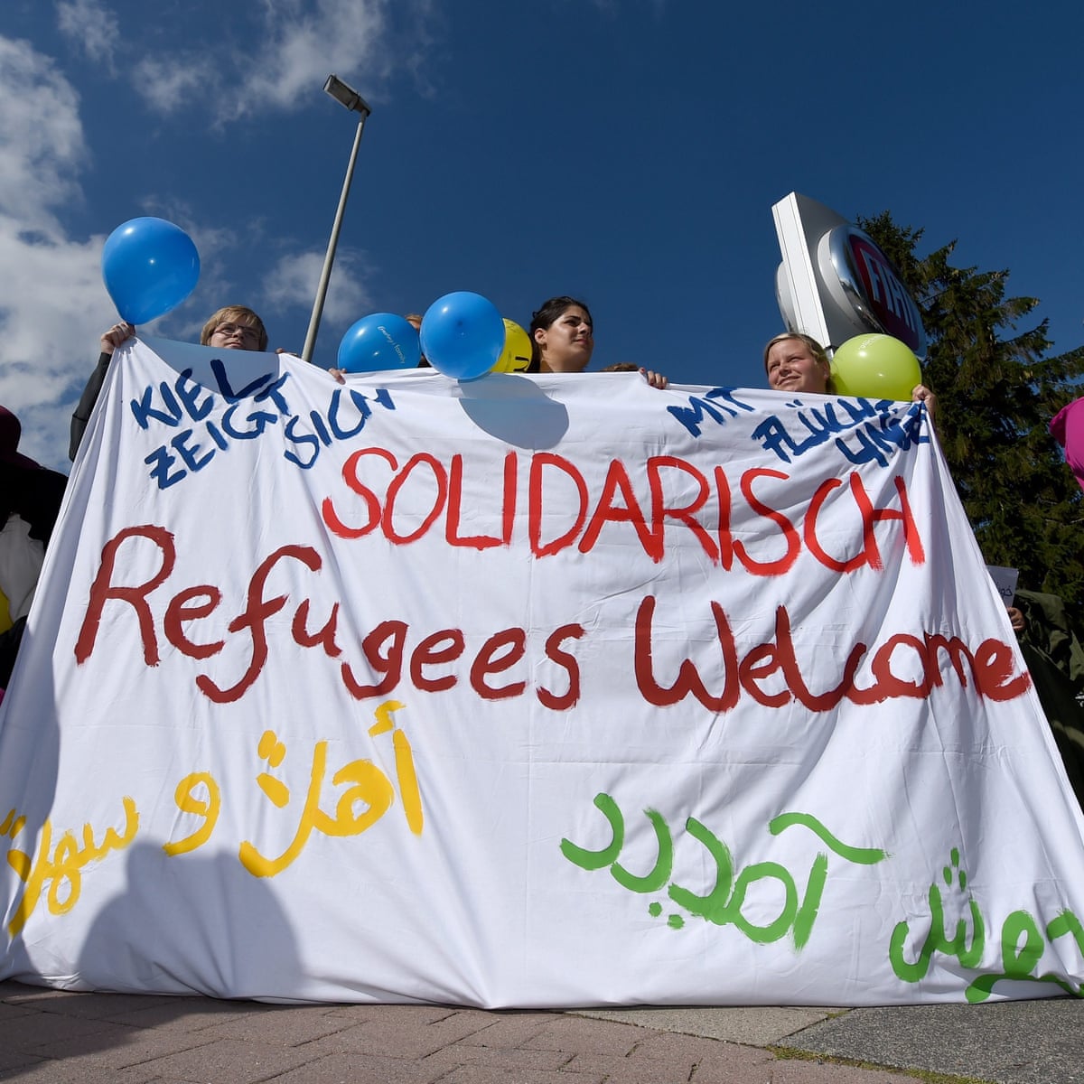 Refugees Welcome How Uk And Germany Compare On Migration World News The Guardian