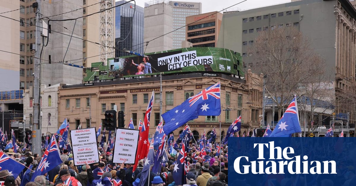 Neo-nazis and politicians among protesters at anti-immigration March for Australia rallies