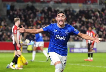 Everton have triggered the option to make Carlos Alcaraz’s loan from Flamengo permanent for an undisclosed fee.