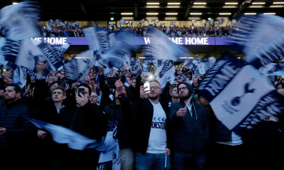 Les fans des Spurs au nouveau stade de Tottenham Hotspur