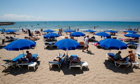 UK travel industry forecasts summer boom amid surge in holiday bookings ...