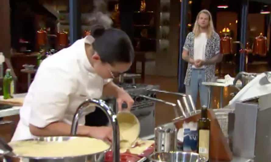 Pete tahu apa yang Elise lakukan musim panas lalu.