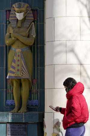 A woman wears a mask as she walks past a thrift store in Chicago, Thursday, 12 November, 2020. Chicago Mayor Lori Lightfoot urged residents in the nation’s third-largest city to restrict social gatherings to 10 people, part of a renewed push announced Thursday to fight a Covid-19 surge.
