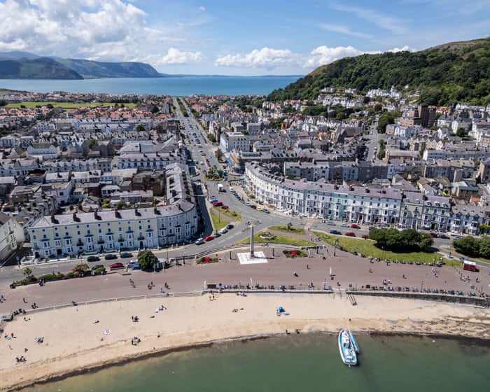 Man, 64, arrested after reports of ‘impostor’ dressed as rear admiral at Remembrance event in Wales