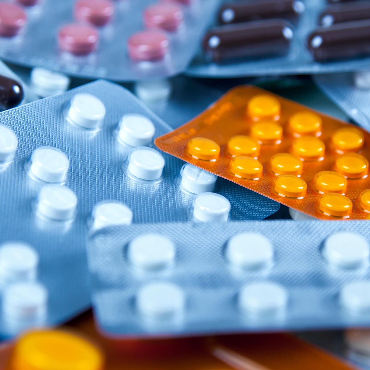 من المؤهل للحصول على وصفة طبية مجانية في بريطانيا؟