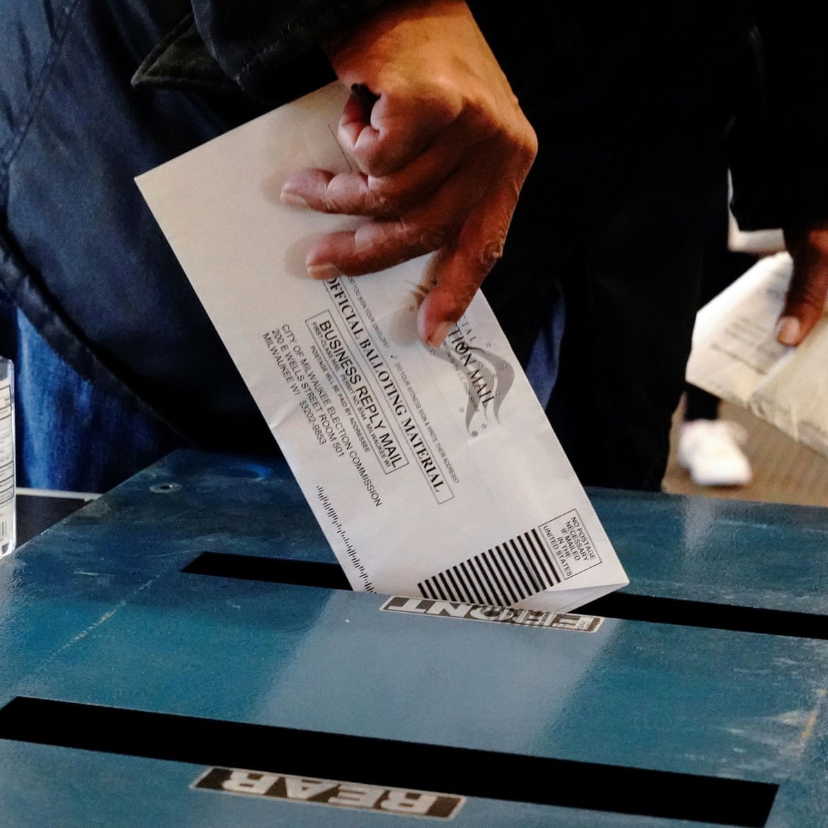 Wisconsin Can T Count Mail In Ballots Received After Election Day Supreme Court Rules Us Supreme Court The Guardian