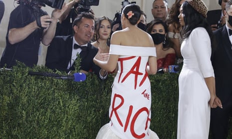 2021 Met Gala at the Metropolitan Museum of Art<br>epa09466819 Alexandria Ocasio-Cortez (L) and Aurora James (R) pose on the red carpet for the 2021 Met Gala, the annual benefit for the Metropolitan Museum of Art's Costume Institute, in New York, New York, USA, 13 September 2021. The event coincides with the Met Costume Institute's first two-part exhibition, 'In America: A Lexicon of Fashion' which opens 18 September 2021, to be followed by 'In America: An Anthology of Fashion' which opens 05 May 2022 and both conclude 05 September 2022.  EPA/JUSTIN LANE  EPA-EFE/JUSTIN LANE