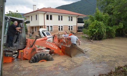 Workers rescue flood victims in the Inebolu district of Kastamonu, Turkey