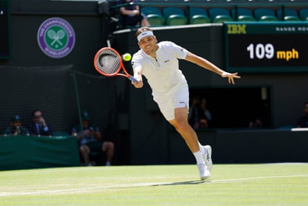 Taylor Fritz on the stretch during his win over Karen Khachanov