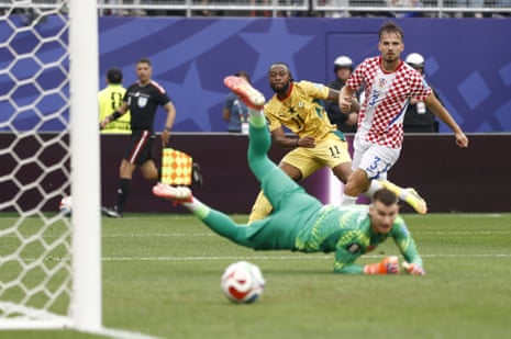 Antoine Semenyo fires just wide for Ghana.