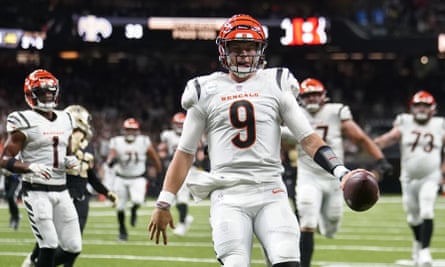 Joe Burrow runs in a touchdown for the Bengals at the Superdome.