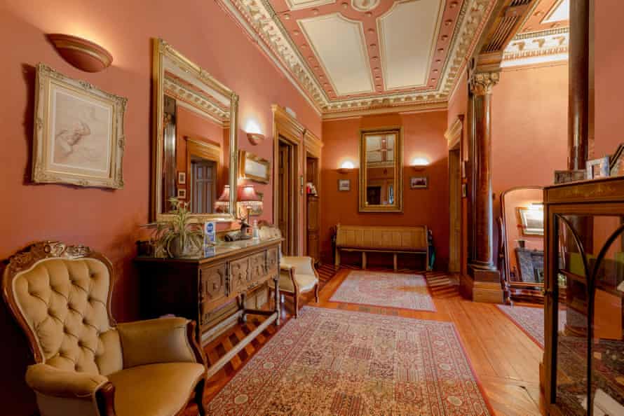 The Alamo Guest House