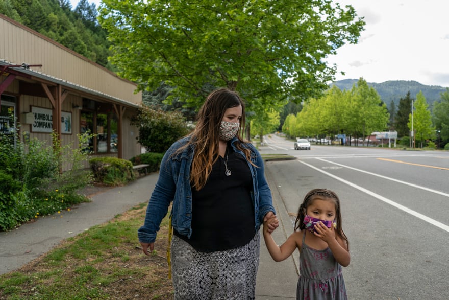 Denia walks to get lunch in town with her daughter Evelyn in Hoopa, California.