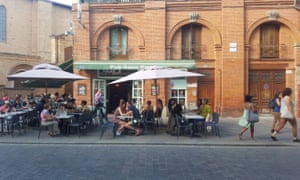 Sreet life … a bar in Toulouse, France