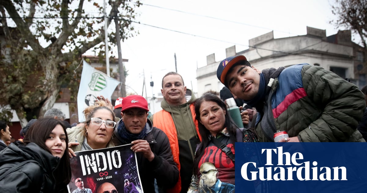 Mourning fans queue for miles to pay tribute to ‘distinctly Argentine’ rock star