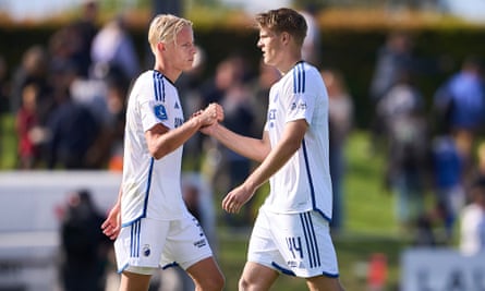 Rasmus Højlund’s 18-year-old twin brothers Oscar (left) and Emil both play for Copenhagen.