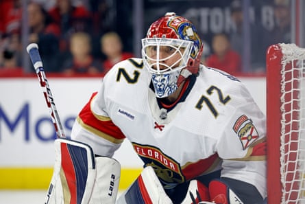 Sergei Bobrovsky, pemenang Trofi Vezina dua kali sebagai penjaga gawang teratas NHL, telah memenangkan 11 dari 12 pertandingan terakhirnya dan tidak kebobolan dalam hampir 100 menit perpanjangan waktu postseason ini.