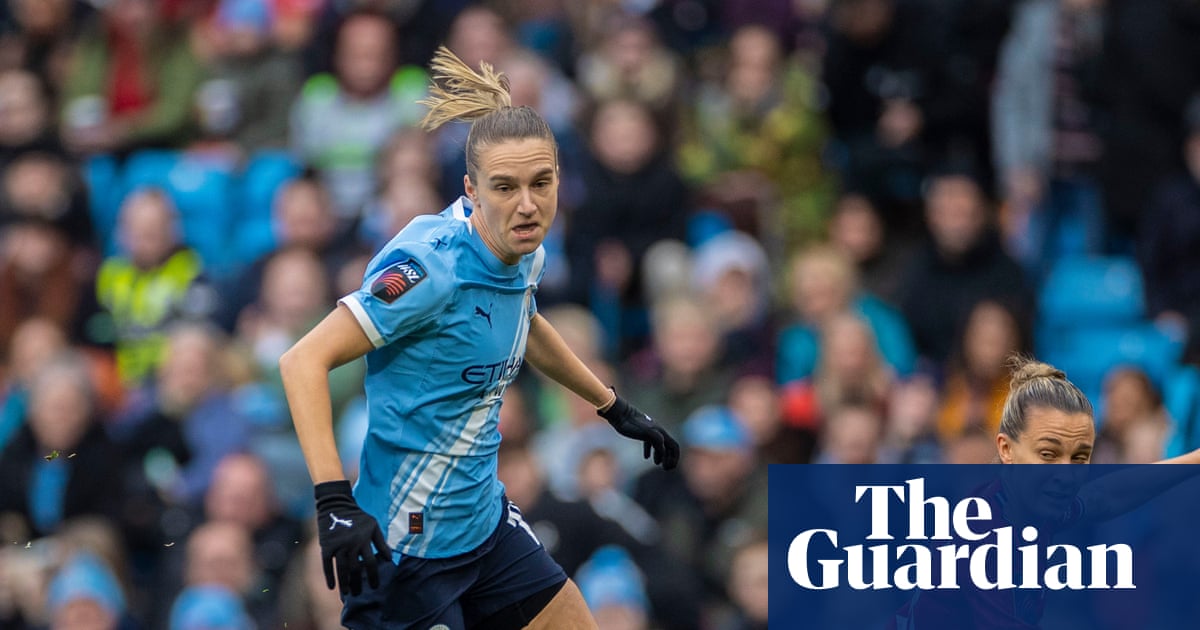 Manchester City’s Vivianne Miedema could miss rest of year with knee injury