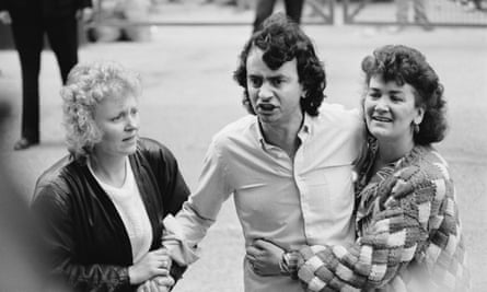 Gerry Conlon leaving the Old Bailey with his sisters after the sentences in the Guildford Four case were quashed on 19 October 1989.