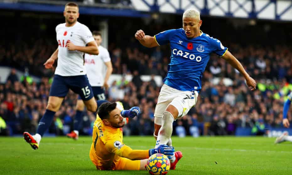Hugo Lloris challenges Richarlison in the penalty area. Chris Kavanagh awarded a spot-kick but changed his mind after a VAR review.
