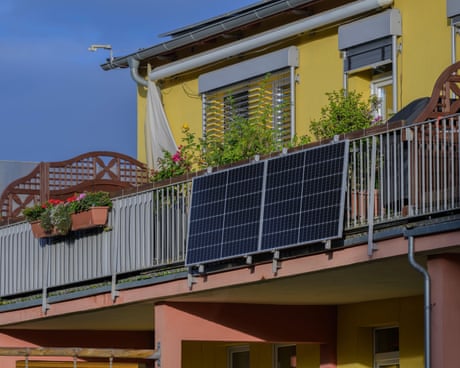 UK households free to install plug-in balcony solar panels from end of August