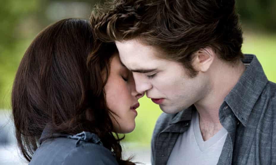 Almost nuclear chemistry: Kristen Stewart and Robert Pattinson in The Twilight Saga: New Moon, 2009 