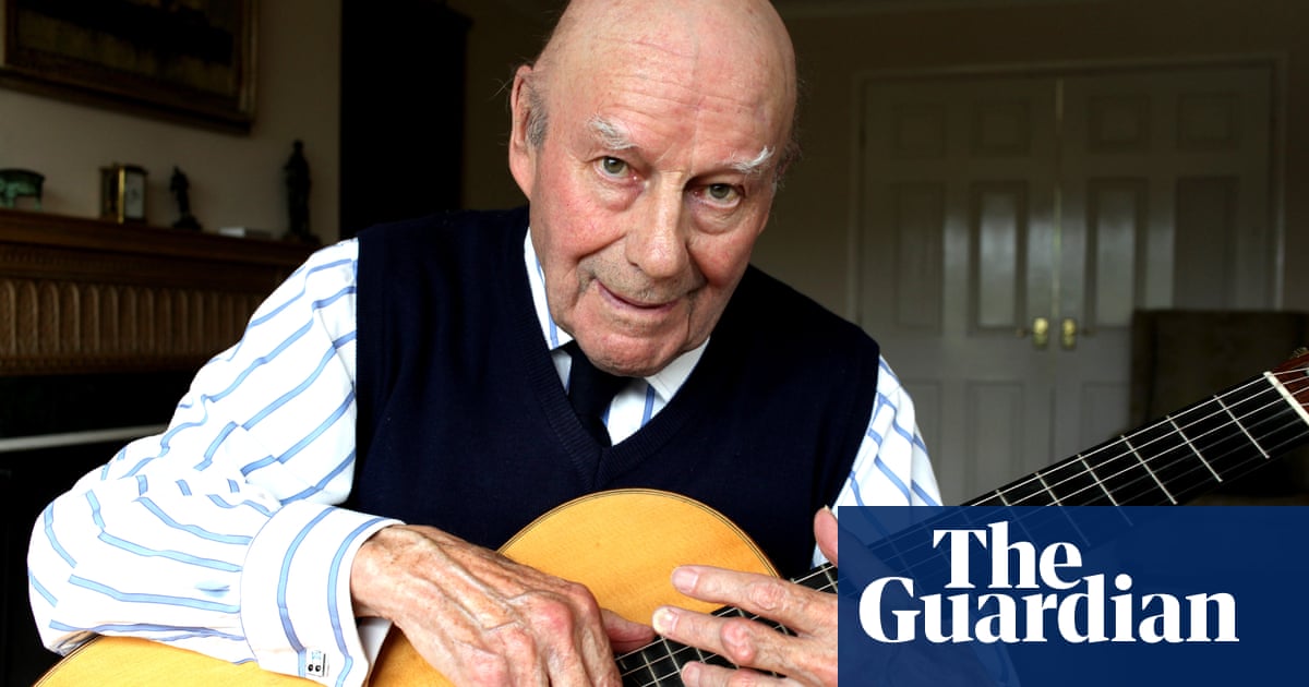 Julian Bream, British classical guitarist, dies aged 87