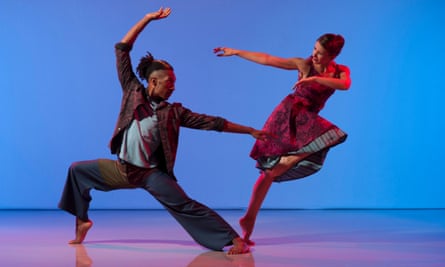 Ihsaan de Banya and Jennifer Hayes for Richard Alston Dance Company.