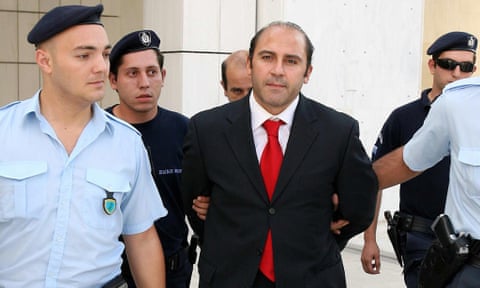 Athens police escort Australian gangland figure Tony Mokbel outside court in 2007