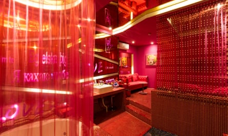 China's love hotel boom shows nation's changing attitudes to sex | China | The Guardian China's love hotel boom shows nation's changing attitudes to sex | China | The Guardian