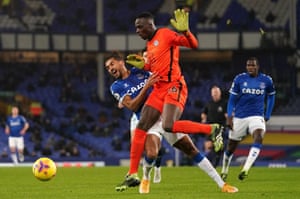 Édouard Mendy flattens Dominic Calvert-Lewin in the game’s decisive moment