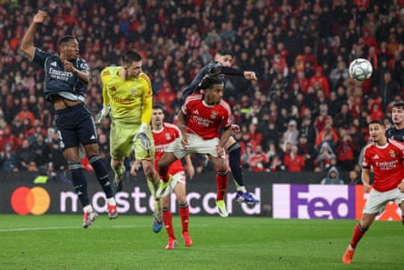Anatoliy Trubin heads home in stoppage time to earn Benfica a playoff spot on goal difference.