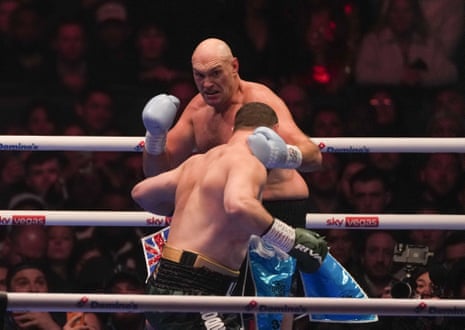 Tyson Fury fights Arslanbek Makhmudov.
