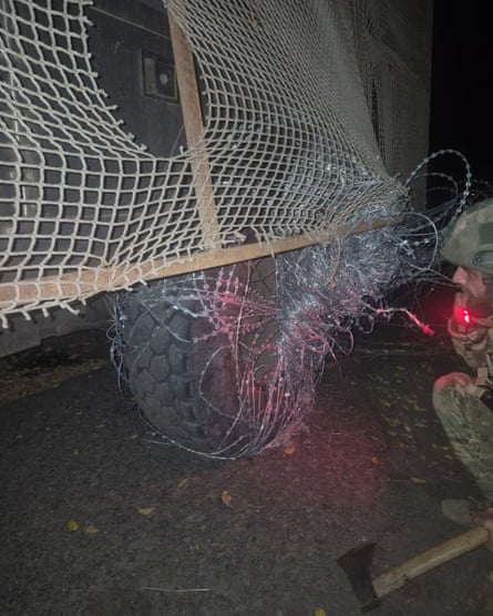 A Ukrainian a razor-sharp net on the road, which was accidentally run over by Ukrainian forces